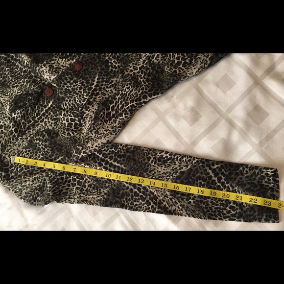 Dana Buchman Animal Print Button Blouse Shirt Sz 2 - Picture 7 of 8